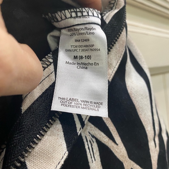 Time and Tru Black and Tan Leaf Print Women's Shorts - Picture 5 of 5